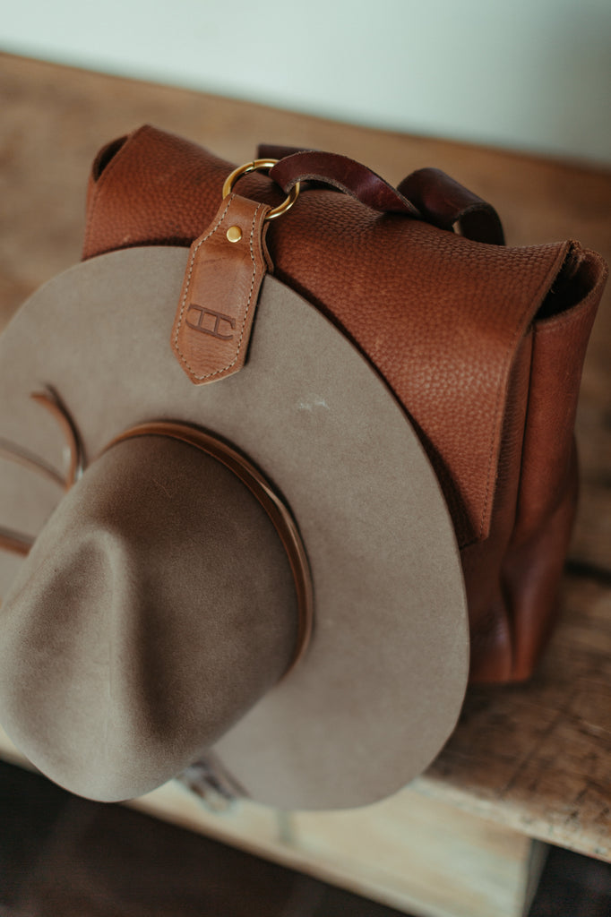 TOPTOTE Faux Leather Magnetic Hat Clip In Black