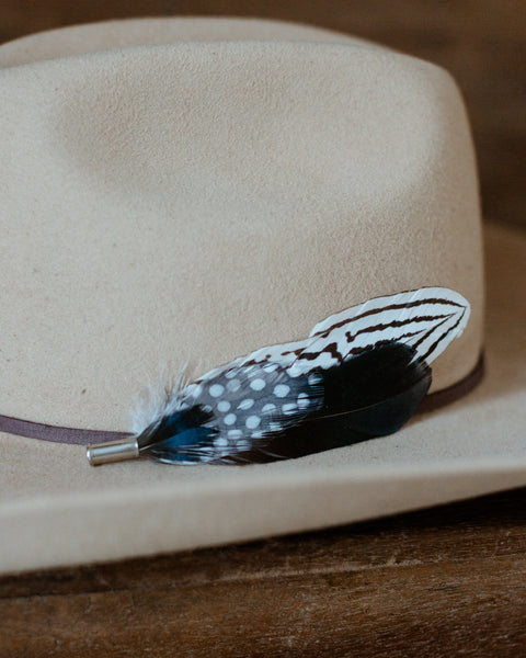 MAGNET HAT FEATHERS - Guinea Fowl
