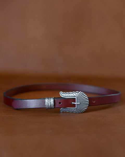 SCALLOPED SKINNY BELT - Russet
